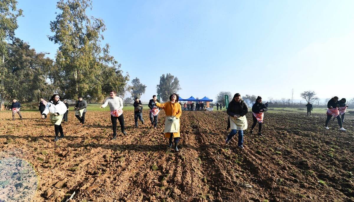  Gastronomi ve Mutfak Sanatları öğrencileri tohum ekiminde