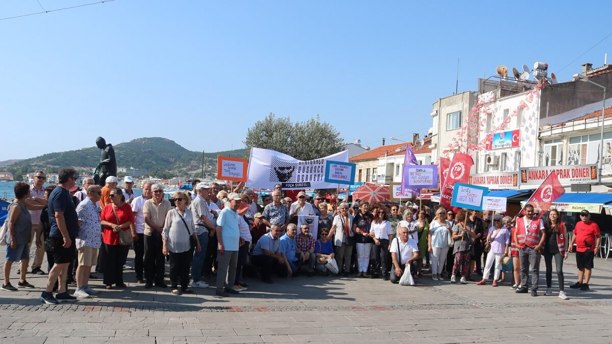  Foça’da “Öğretmen Okula İmam Camiye” sloganıyla ÇEDES protesto edildi